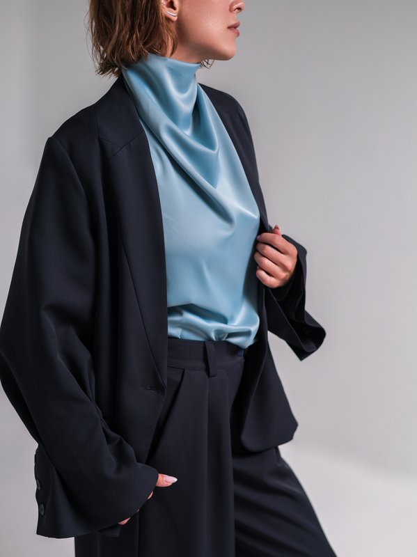 Блуза сатиновая с объемными плечами - Slide 2